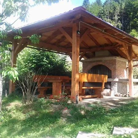 Ferienhaus In By River Kupa *